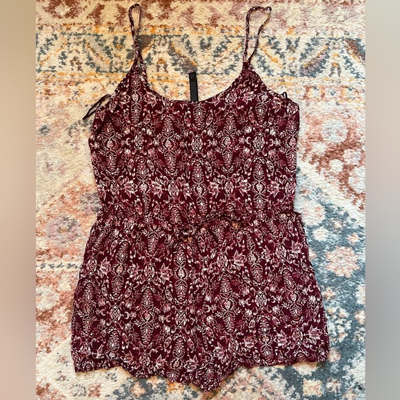 Aéropostale Red Pattern Romper - Picture 1 of 6